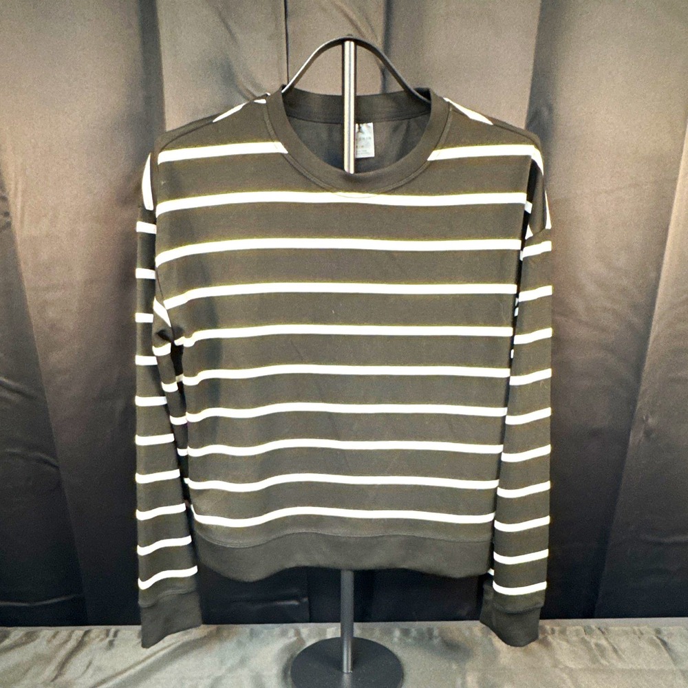 Danskin Womens Scuba Stripe Exhale Cropped Boxy Pullover Black White Med D4322E